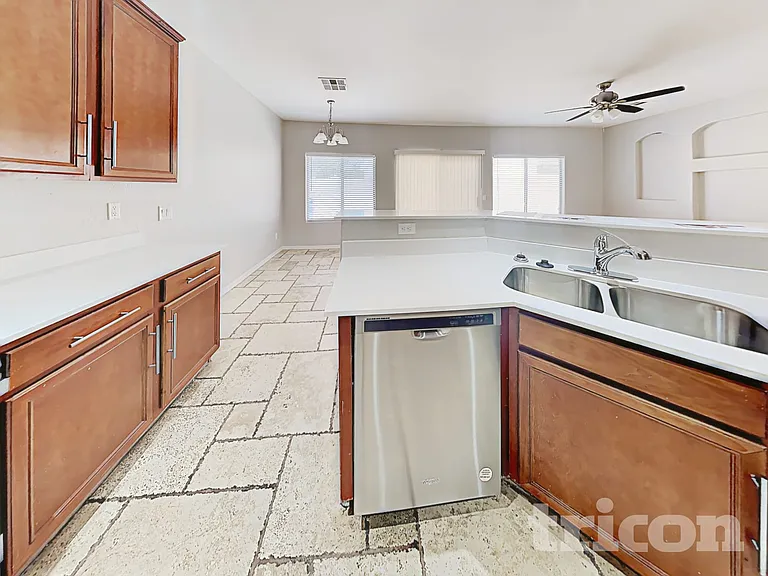 504 W Beautiful Ln — Photo 4