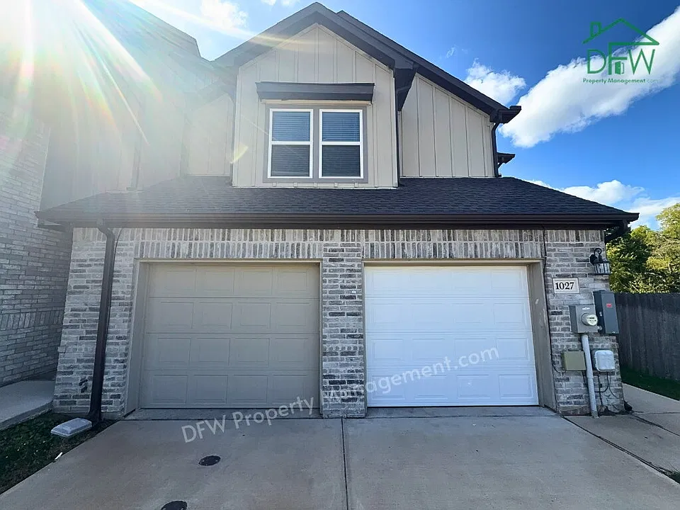 1027 Debby Ct