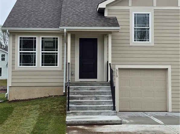 513 W Smith St, Spring Hill, KS 66083