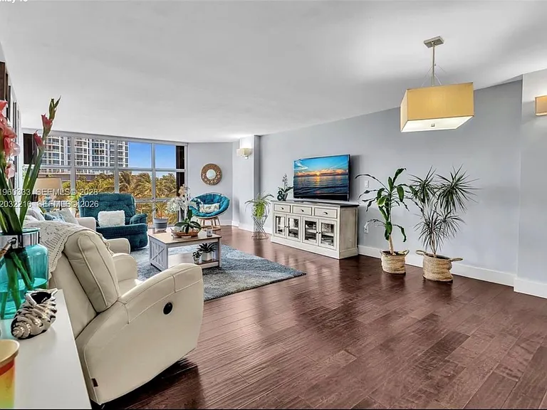 6423 Collins Ave #409 — Photo 14