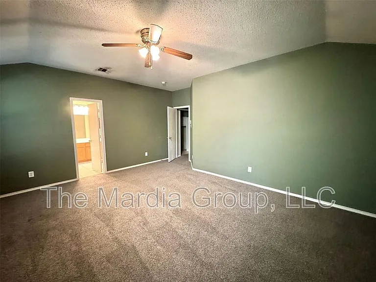 1012 Margaret Dr — Photo 8