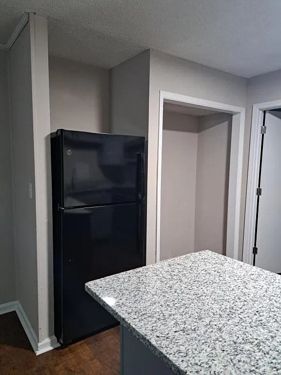 140 Prentice Pl — Photo 2