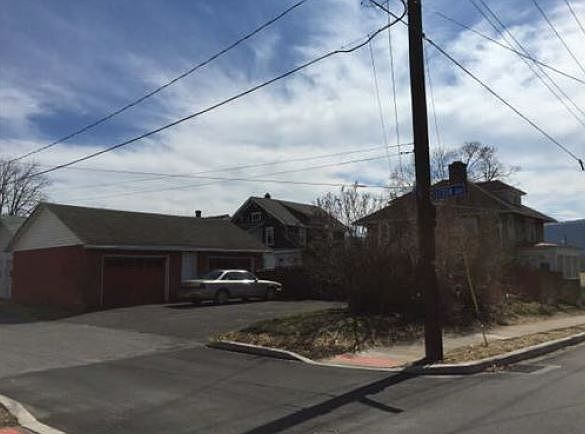 2nd image of 1630 W 4th St
