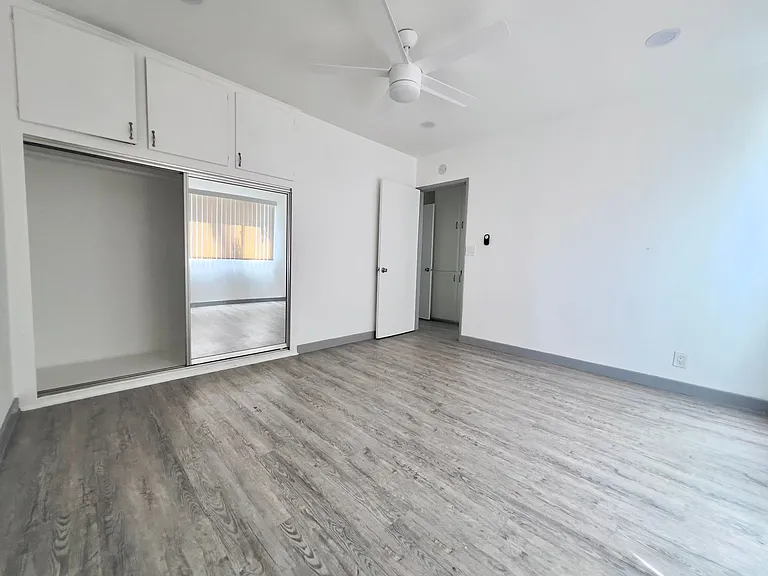 10942-10948 Crenshaw Blvd (Hexagon Eagles LLC) — Photo 8