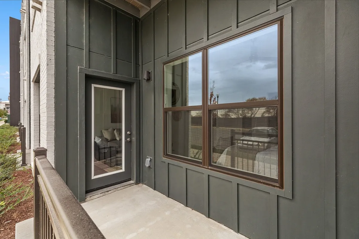 Building Photo - 1677 54th Ave N #107