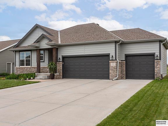 4th image of 21125 Castlerock Ln