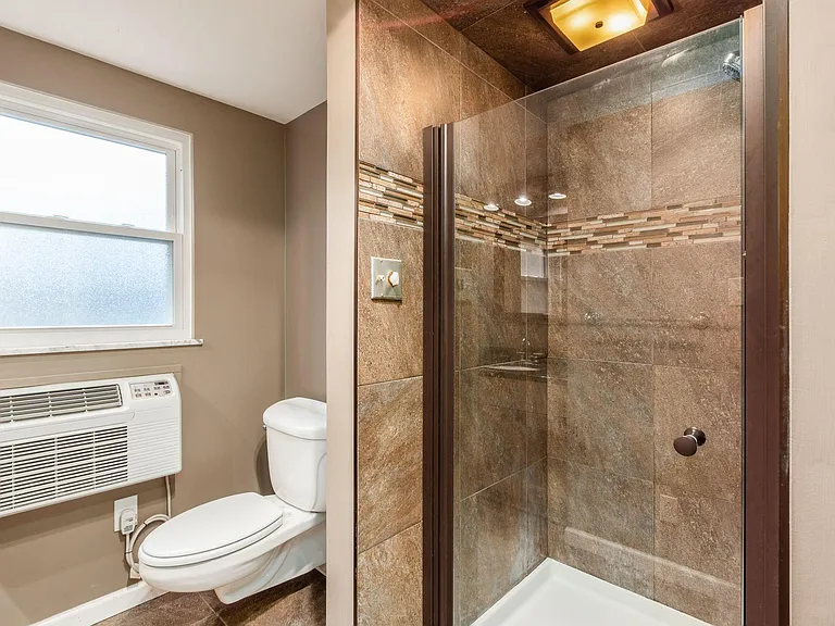 109 E Riverglen Dr — Photo 13