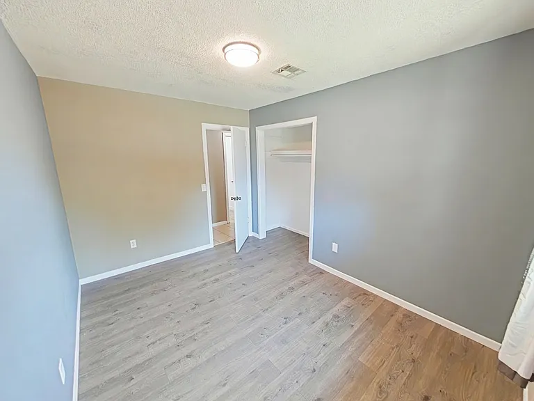 3808 SE Dorchester Dr — Photo 6