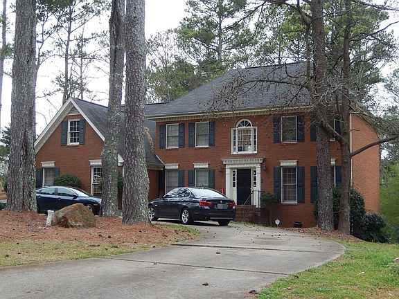 3rd image of 1073 Carriage Pl
