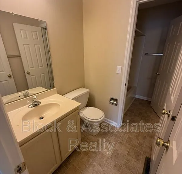 1818 Saddlewood Ct #B — Photo 6