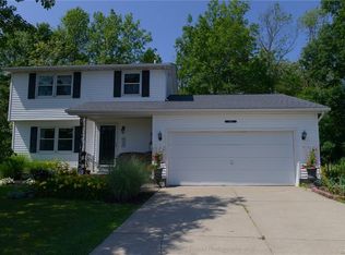 6311 Mayflower Ln, Lake View, NY 14085