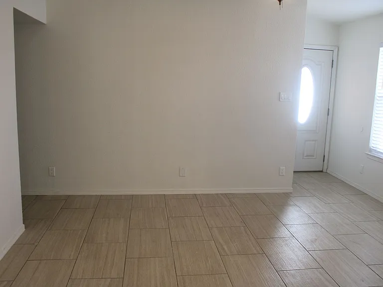 1651 Saint Stephen Pl — Photo 4