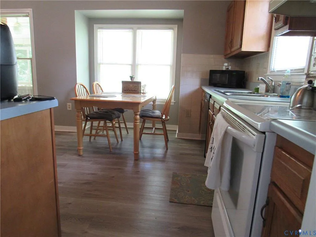 8506 Lyndale Dr — Photo 2