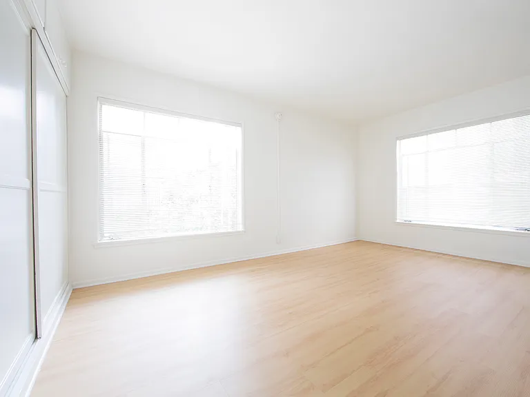 Gayley Manor Apartments — Photo 93
