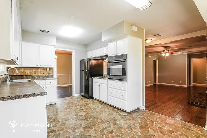 3352 Ridgefield Dr — Photo 7