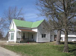 37 Titus Ln, Louisville, IL 62858