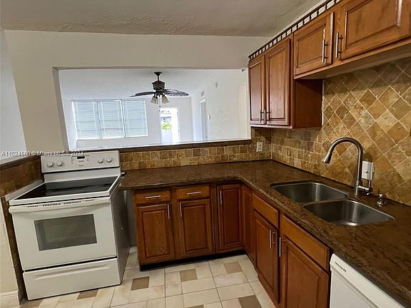 4th image of 2175 NE 170th St APT 115