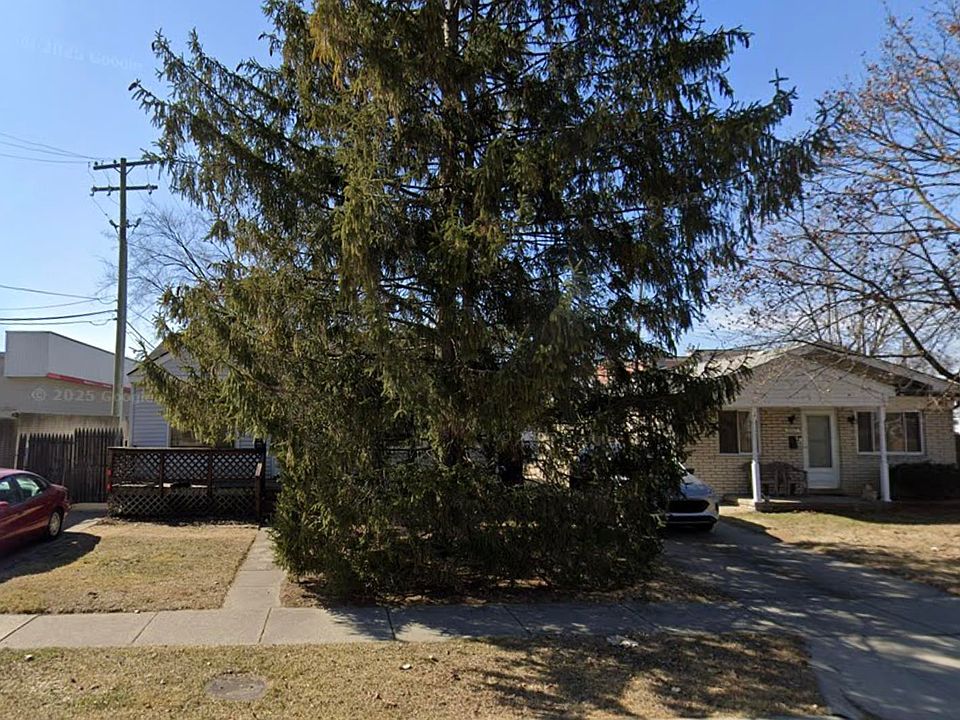 1st image of 27109 Groveland St