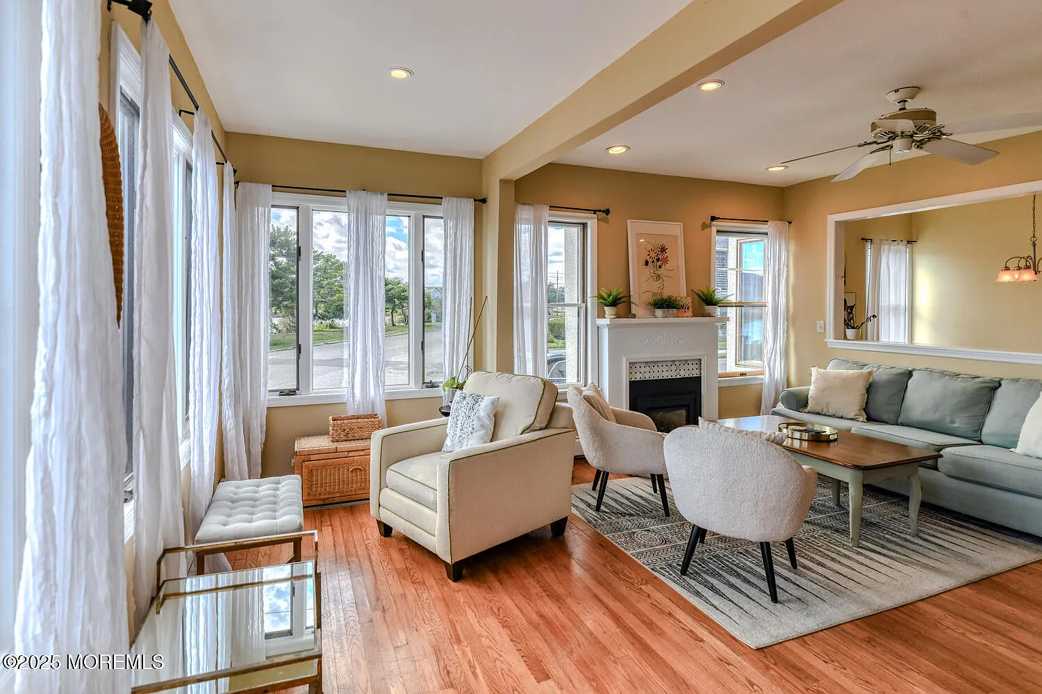 3 bed, 4214 sqft, $2,300 — Photo 3