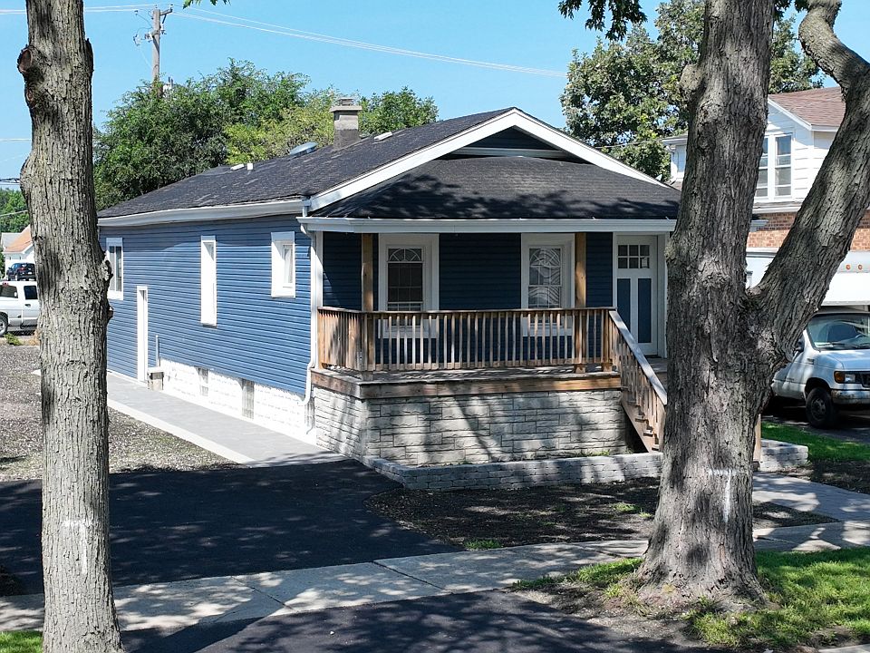 1st image of 2726 Commercial Ave