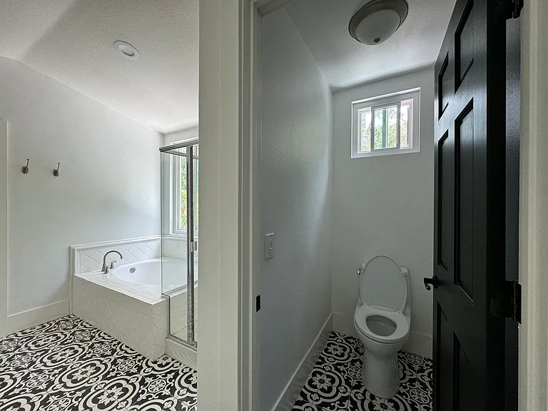 28 Deerwood — Photo 15