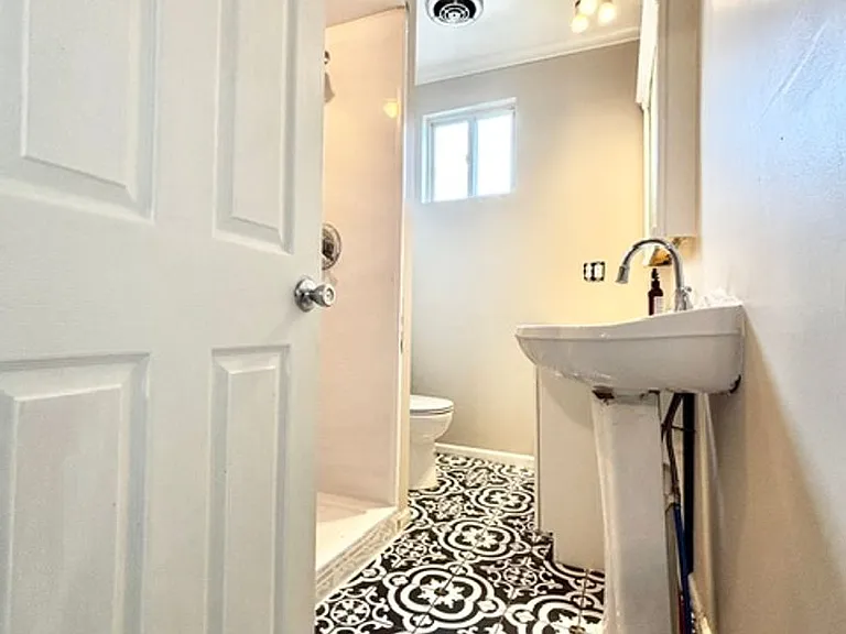 611 Green St — Photo 17