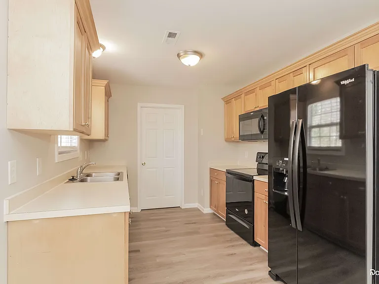 1100 Marietta St — Photo 5