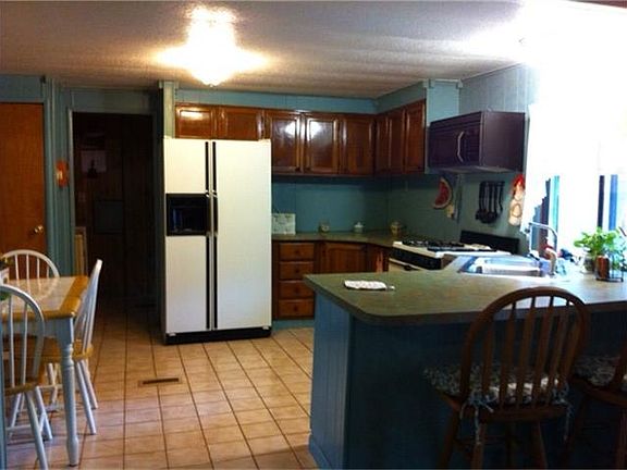 Everyone gathers in the kitchen. ALL appliances included. Also barstools and kitchen table w/chairs.