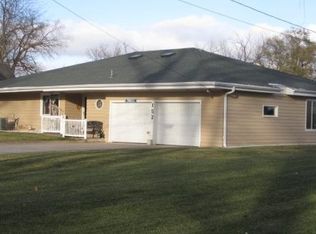 152 Lakeshore Dr, Columbus, NE 68601