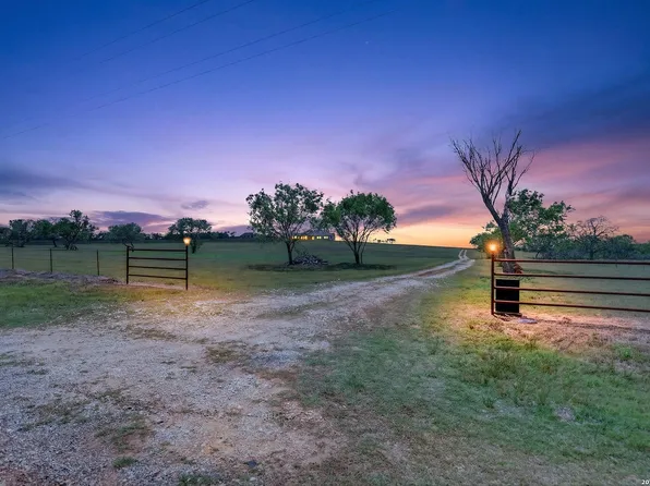 435 Fm 539, Floresville, TX 78114