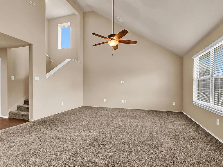 2119 Treasure Mountain Dr — Photo 11