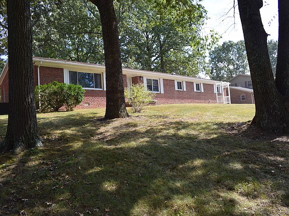 4th image of 103 Court Dr