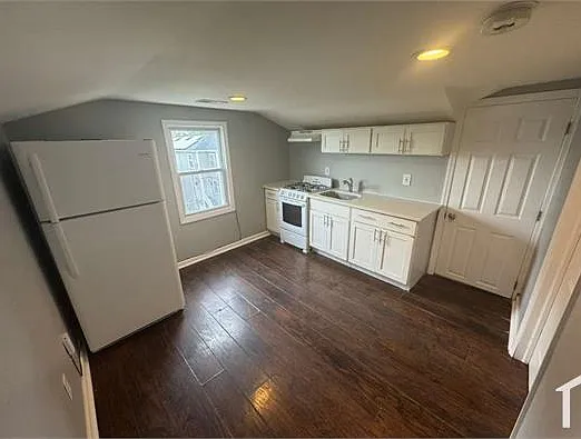 9 Shaw Ave #3 — Photo 1