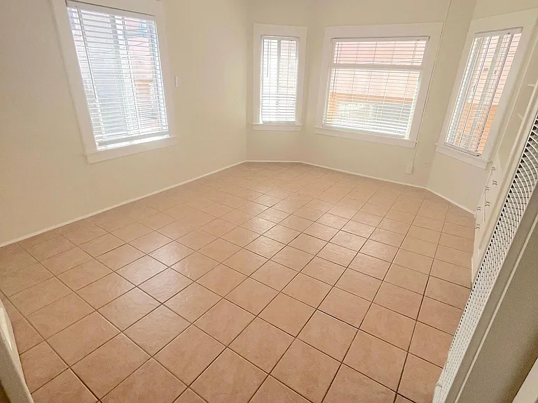 744 Pine Ave #11 — Photo 4