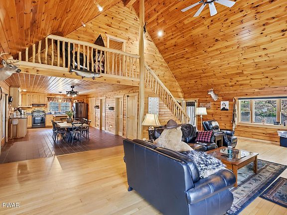 13th image of 992 Winterdale Rd