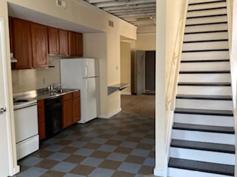 131 E 14th St — Photo 10