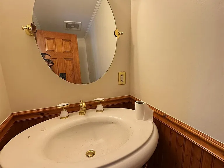 227 Beverly Rd — Photo 30