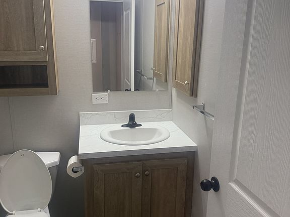 4th image of 408 Allan St NE