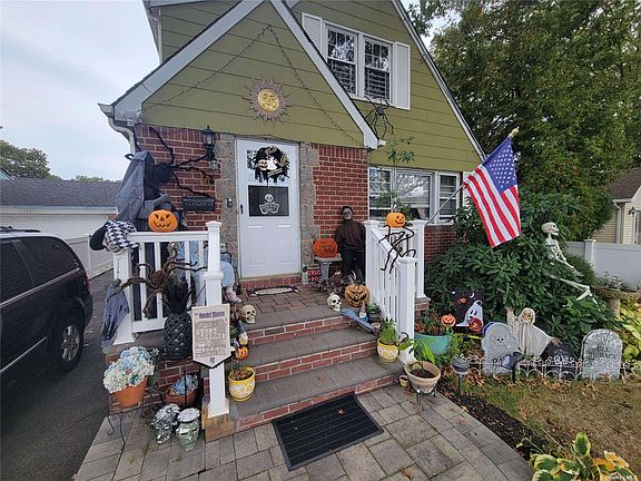 2nd image of 288 Ellison Ave