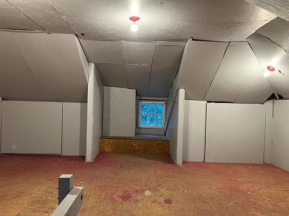 4th image of 328 Boyd Ave