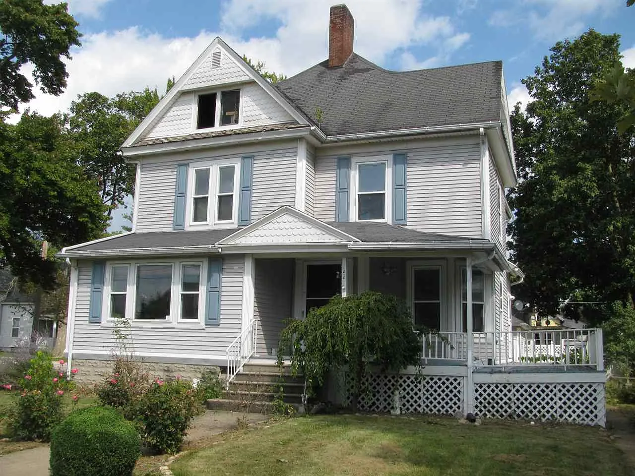 122 N Riley St photo 1