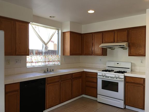 4th image of 1549 Hermocilla Way