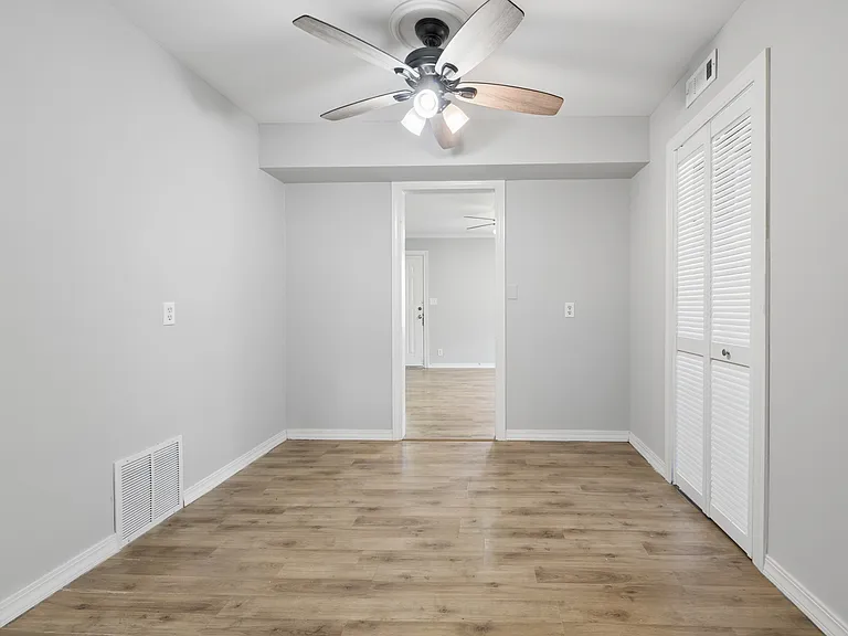 1805 Kelly Ave — Photo 10