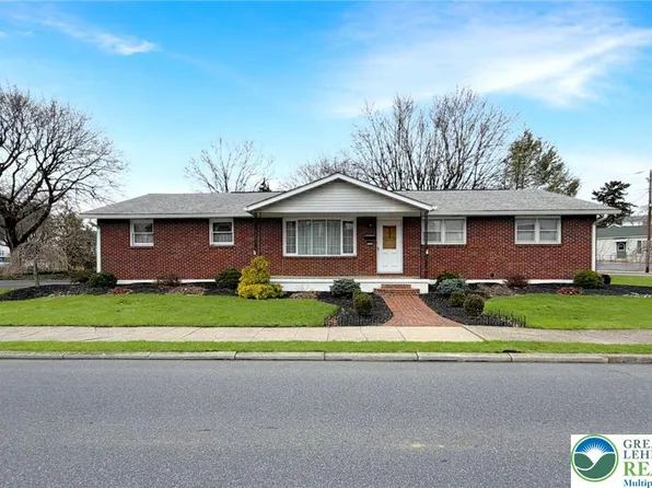 1060 Howertown Rd, Catasauqua, PA 18032