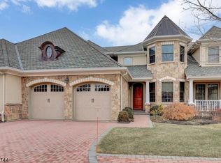 31 Windsor Ln, Ramsey, NJ 07446