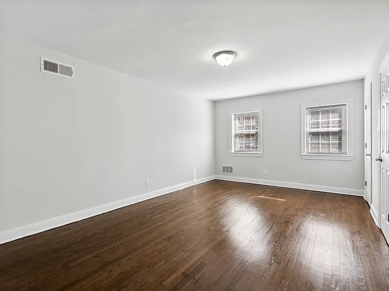 Scotland Park Townhomes — Photo 14