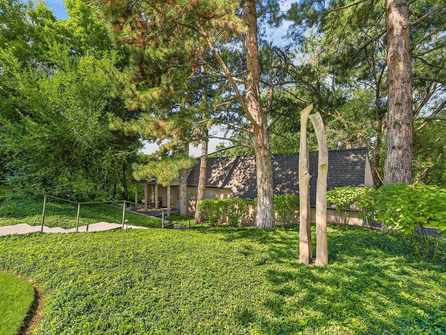 Luxury Living Surrounded By Nature In Highland! — Photo 4