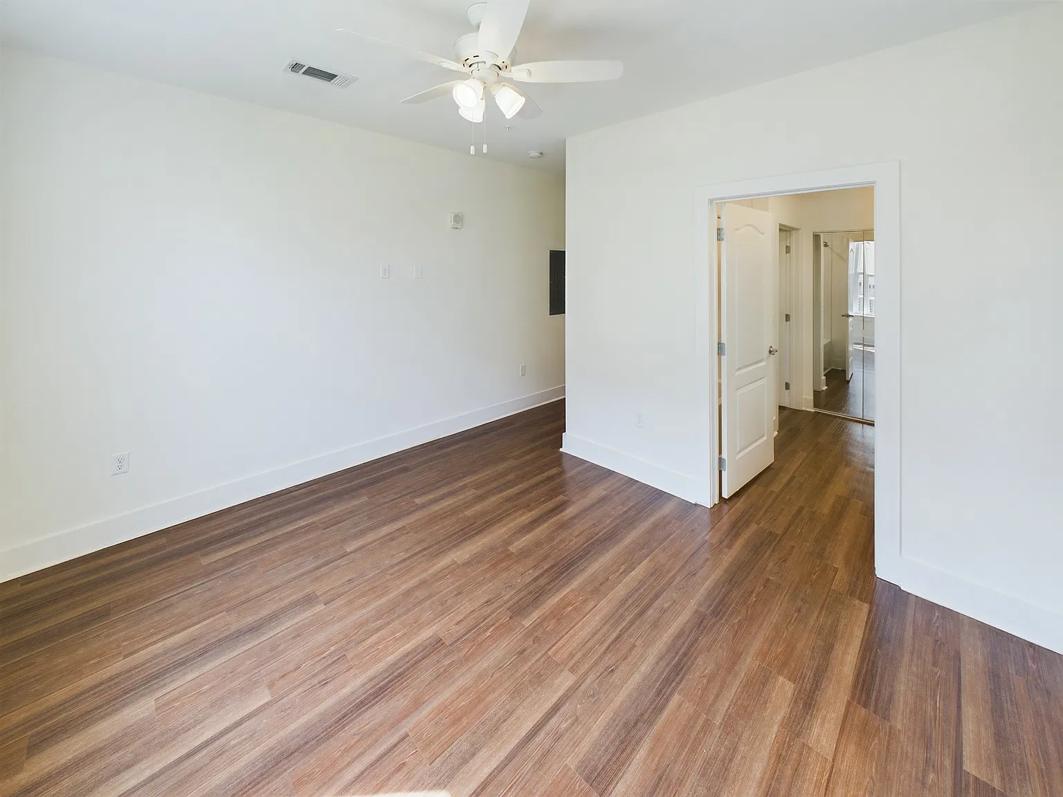 470 Arsdale Ave — Photo 2