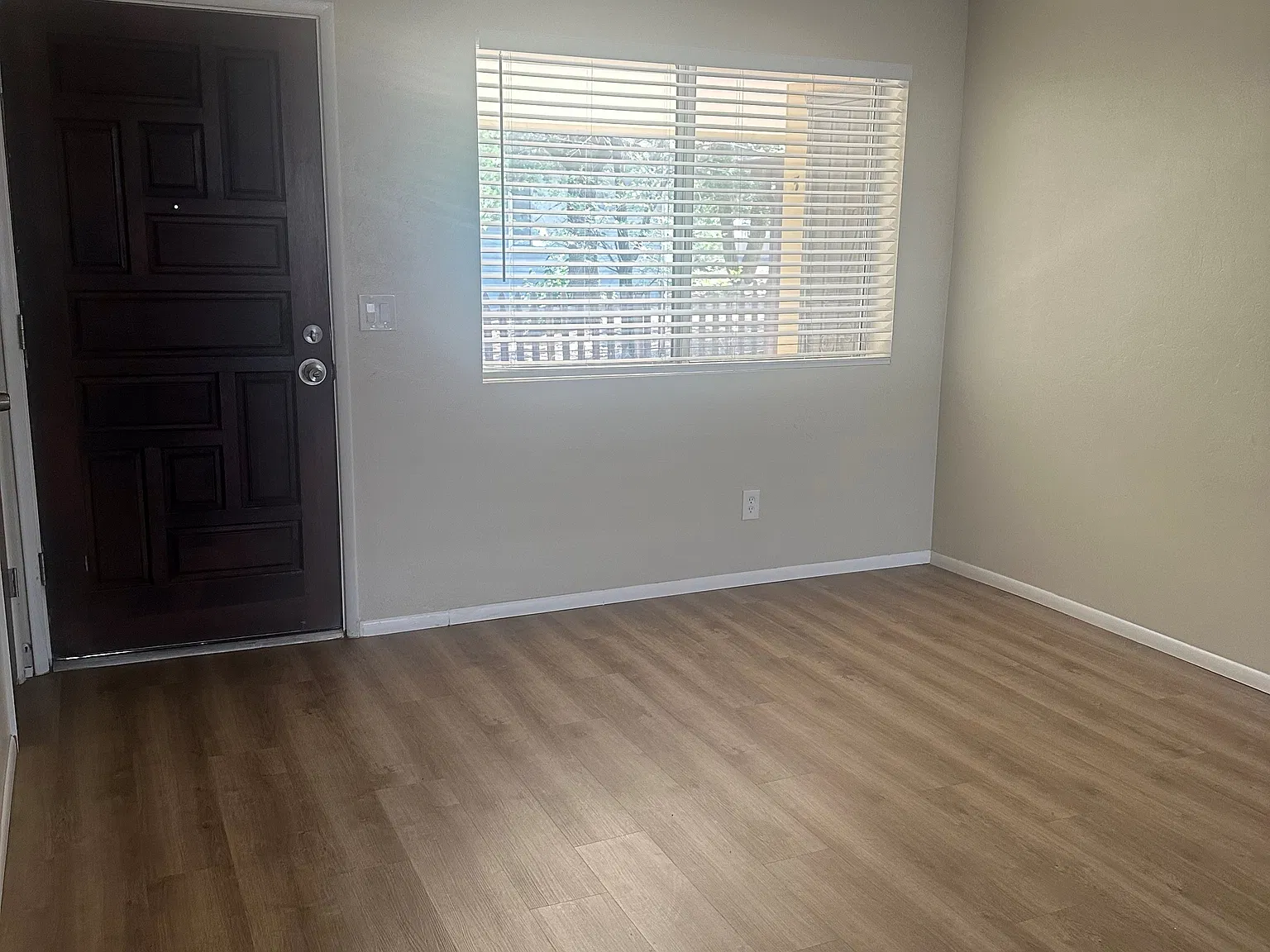 1 bed, 720 sqft, $1,250 — Photo 1