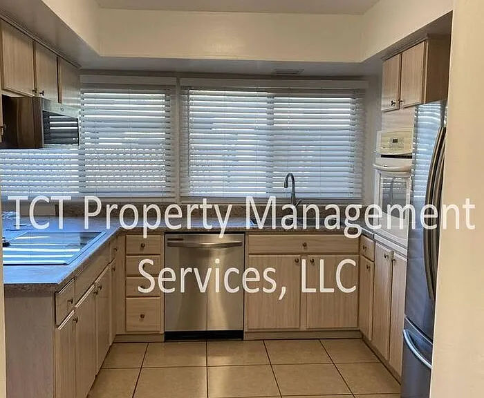1725 E Ellis Dr — Photo 6